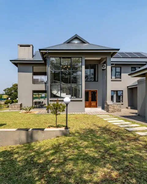 Diamond & Pearl Luxury Lodge