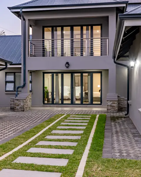 Diamond & Pearl Luxury Lodge