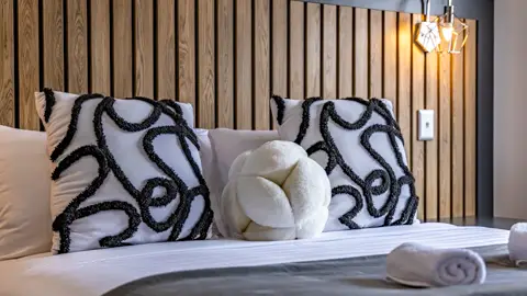 Diamond & Pearl Luxury Lodge
