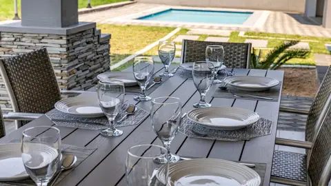 Diamond & Pearl Luxury Lodge
