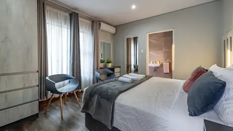 Diamond & Pearl Luxury Lodge