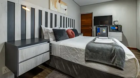 Diamond & Pearl Luxury Lodge