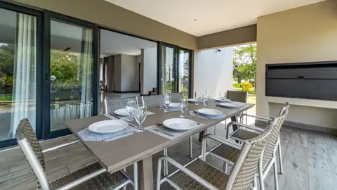 Diamond & Pearl Luxury Lodge