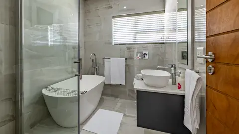 Diamond & Pearl Luxury Lodge